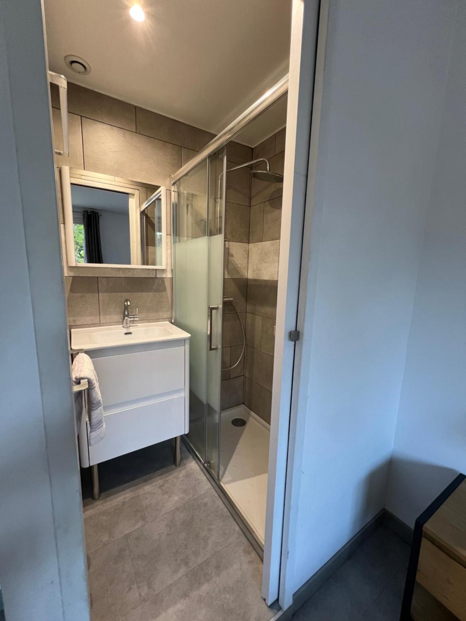 Chambre Avec Salle D'Eau Privee Dans Appartement Partage 200 M Du Tram Montpellier Cameră foto